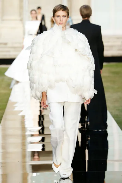 Look 33